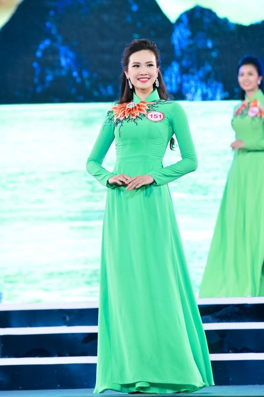 Me man ngam thi sinh Hoa hau Viet Nam dien ao dai-Hinh-10